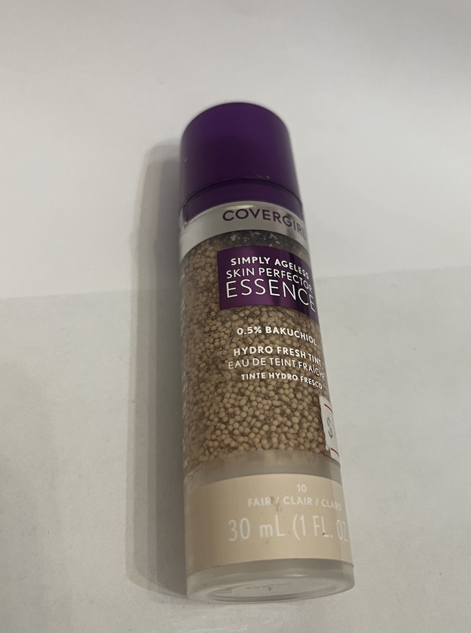 #10 Fair .Covergirl Simply Ageless. Essence, Skin Perfector Tint. New Open Box