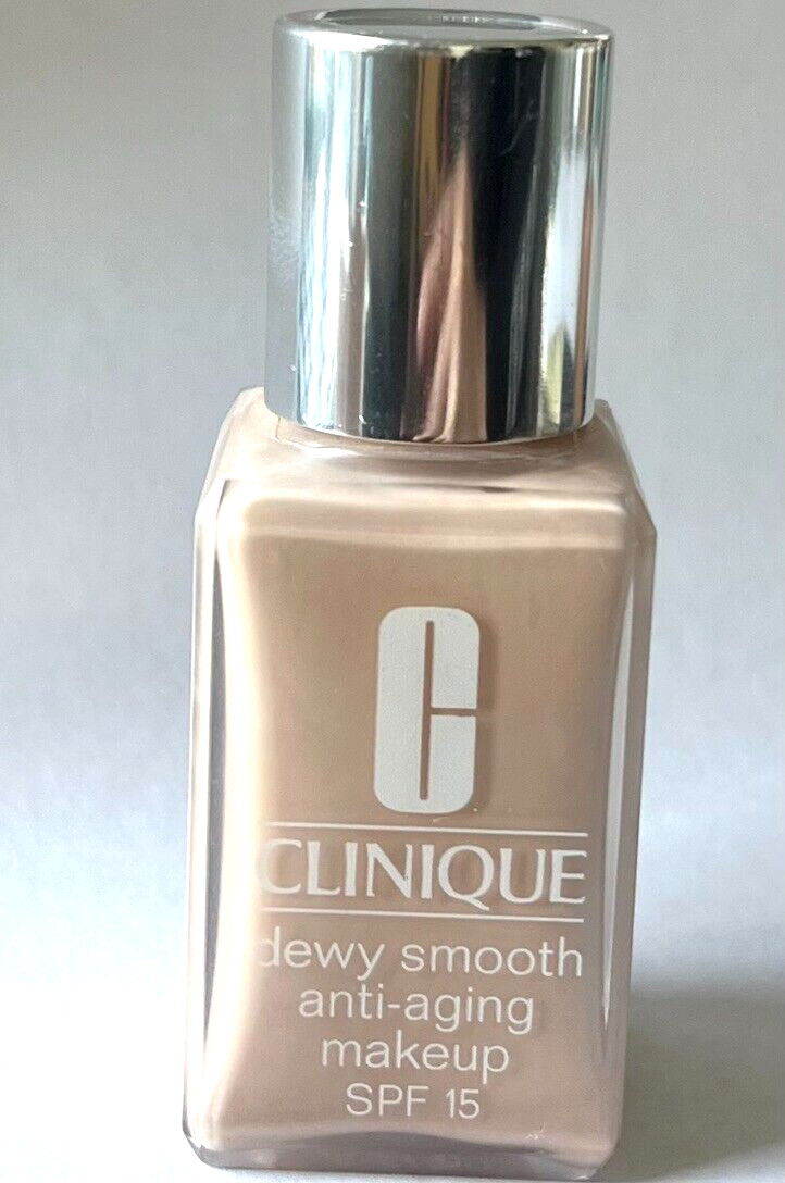CLINIQUE Dewy Smooth Anti-aging Makeup SPF 15 (02 CREAM) 1oz /30mL Free Shipping