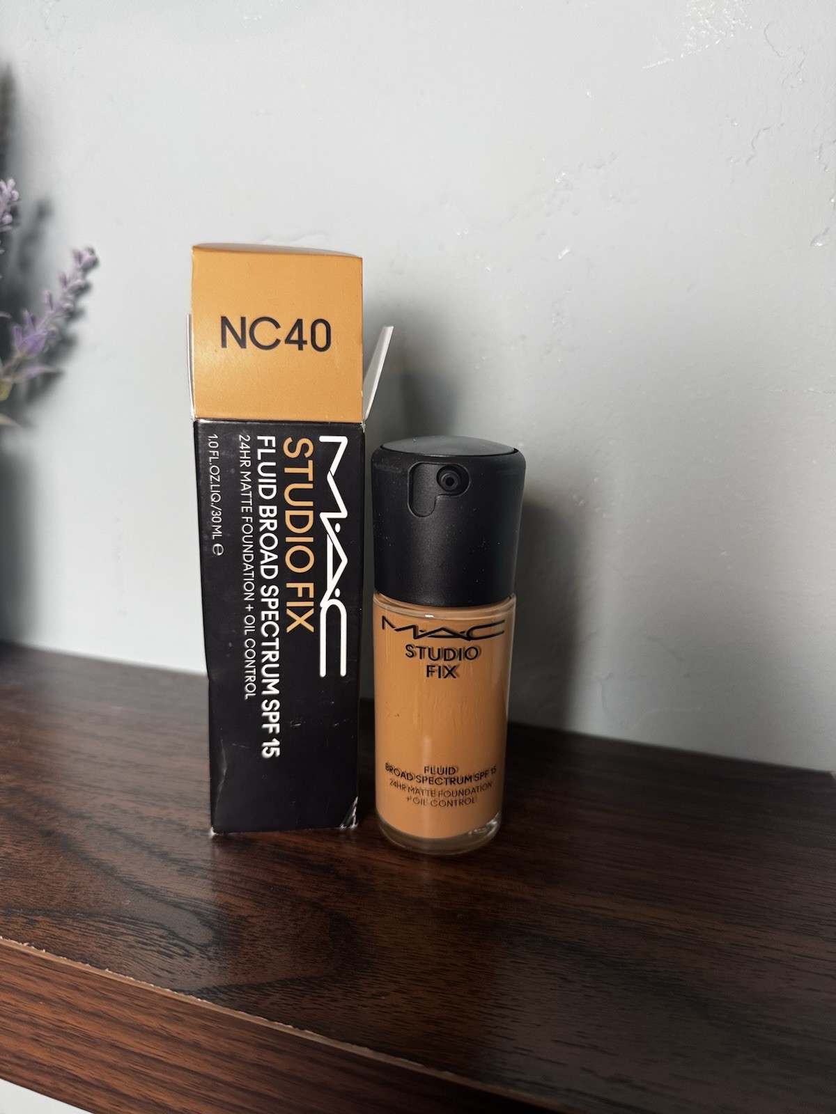 Mac Studio Fix Fluid Broad Spectrum SPF 15 Matte Foundation 24HR 1oz NC40