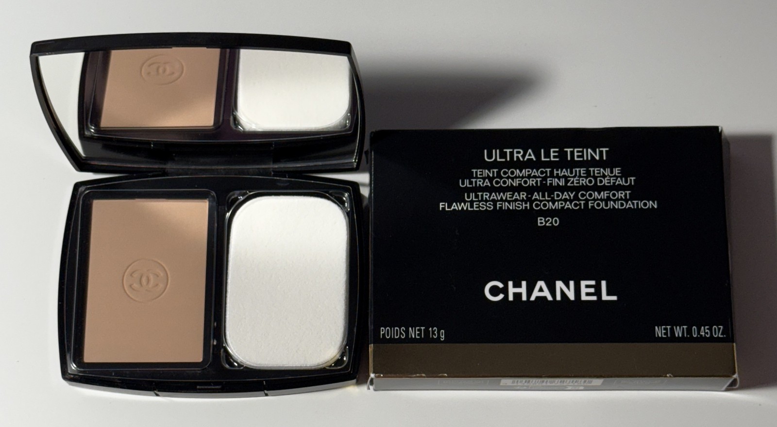 CHANEL B20 Ultra Le Teint Ultrawear All-Day Comfort Flawless Finish Compact