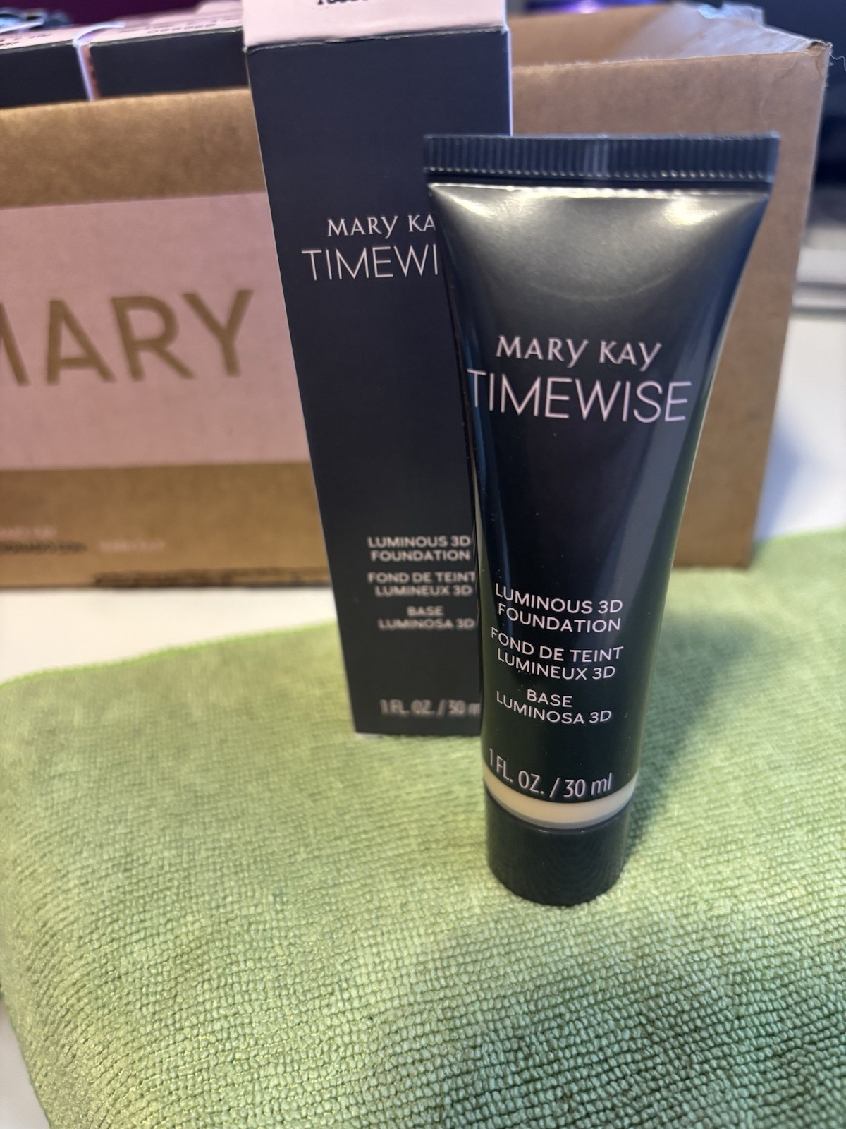 Mary Kay Discontinued Luminous Foundation In Ivory W130. New In Box Full Size
