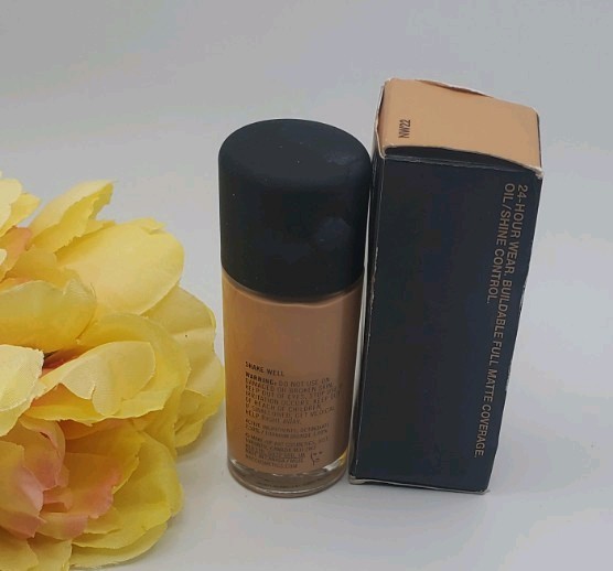 M·A·C Studio Fix Fluid Liquid Foundation NW22 Matte Full SPF 15 1 oz 24M