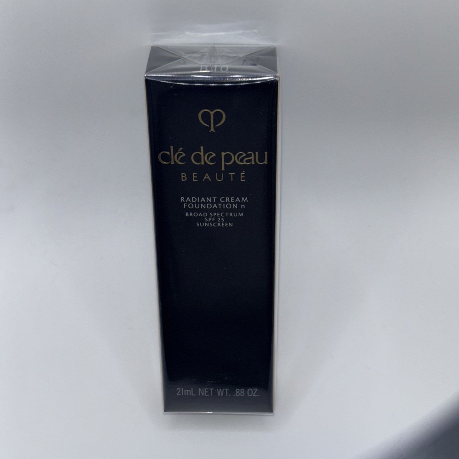 Cle de Peau Radiant Cream Foundation SPF 25 B10 21mL / 0.88 Oz New in Box Sealed