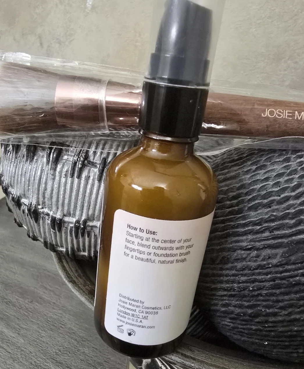 Josie Maran Argan Matchmaker Serum Foundation w/Brush ~ FAIR/LIGHT ~ 2 fl oz NEW