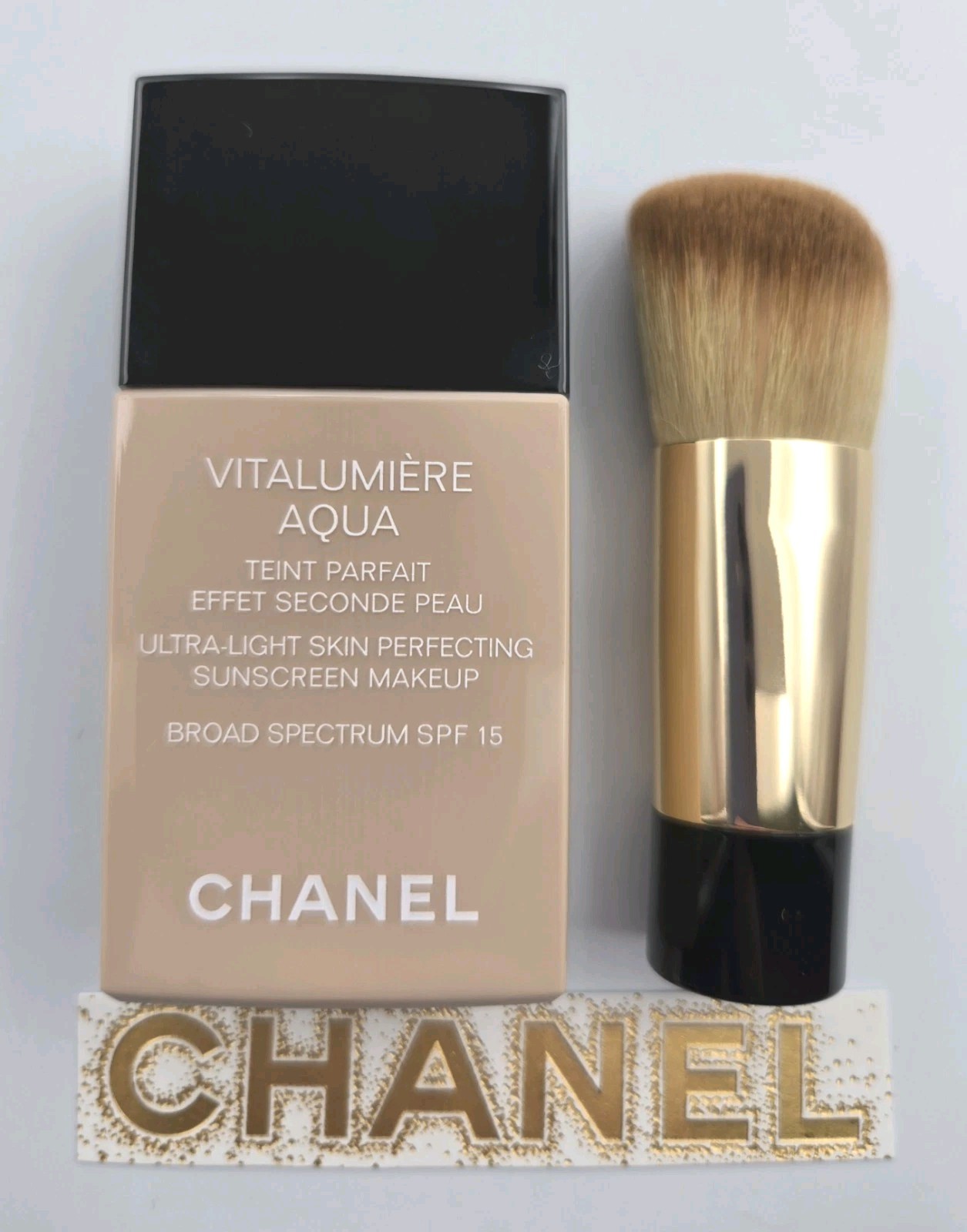 CHANEL VITALUMIERE AQUA 20 BEIGE Ultra-Light Makeup SPF 15 New With Brush No Box