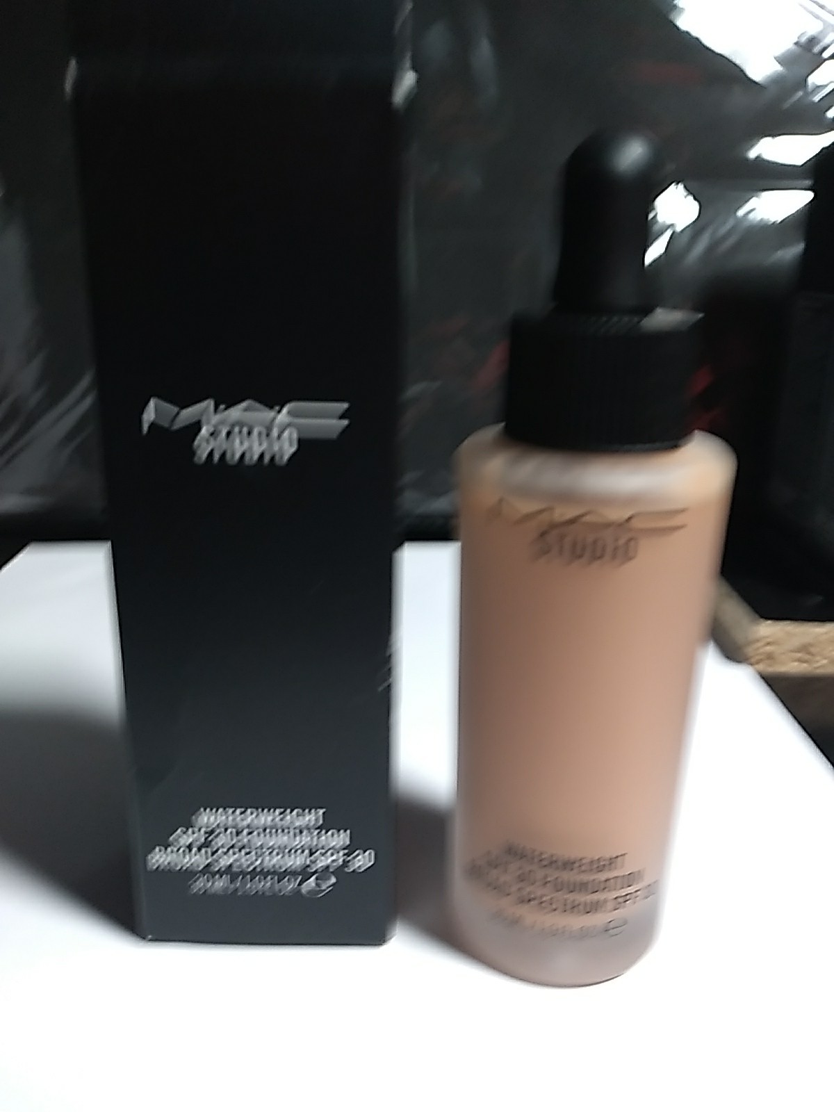 MAC Studio Waterweight SPF30 Foundation NW35 Long Wearing Sheer Coverage 1oz NIB