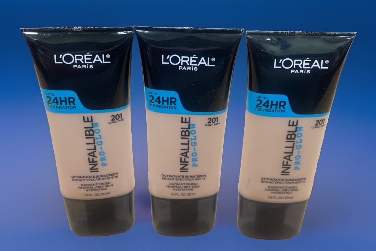 L’Oreal Paris Infallible Pro-Glow Foundation 201 Classic Ivory Lot Of 3 Tubes