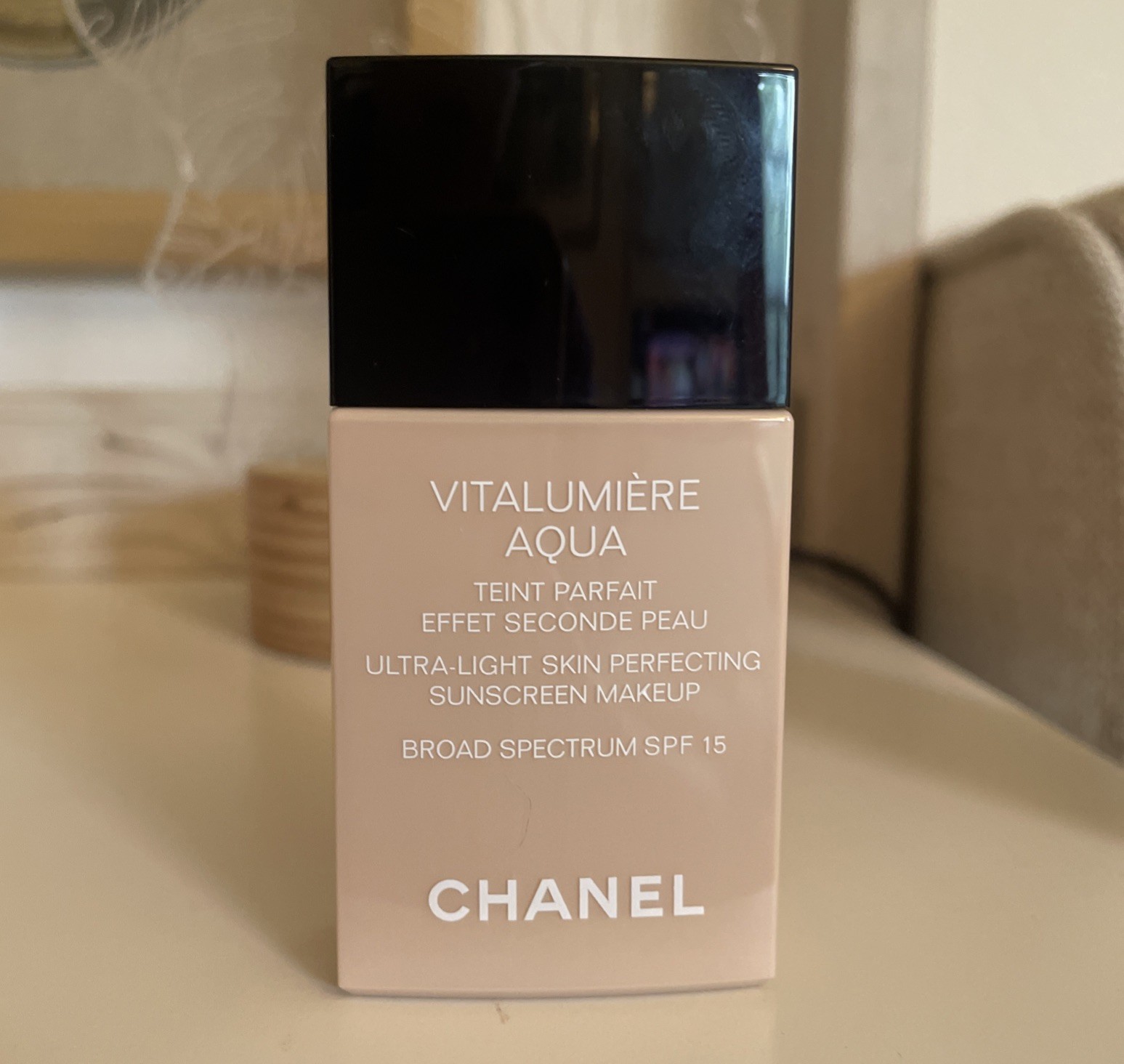 CHANEL VITALUMIERE AQUA ULTRA-LIGHT SKIN PERFECTING MAKEUP FOUNDATION 21 Beige