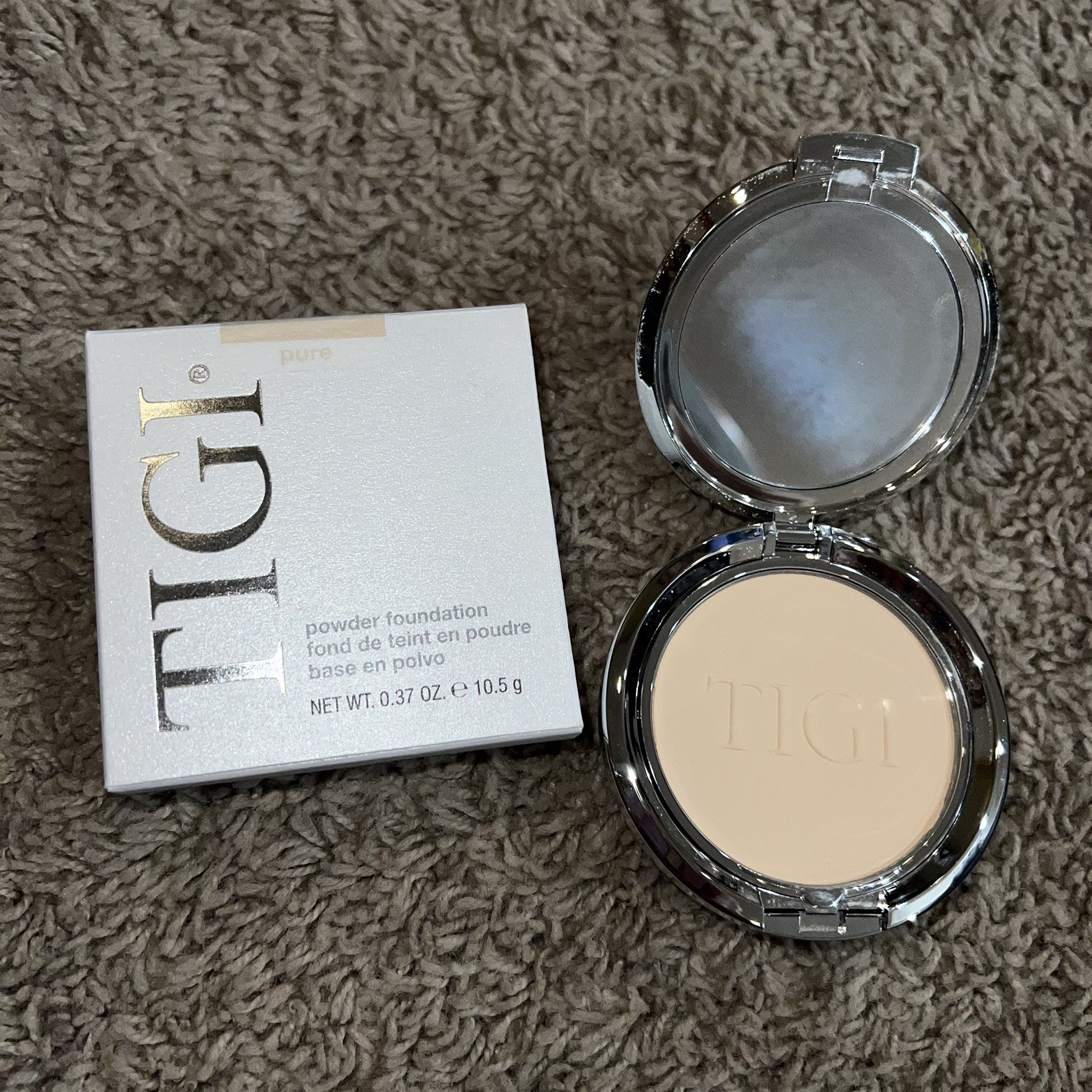 NEW TIGI Professional Cosmetics PURE Powder Foundation in Mirrored Compact USA
