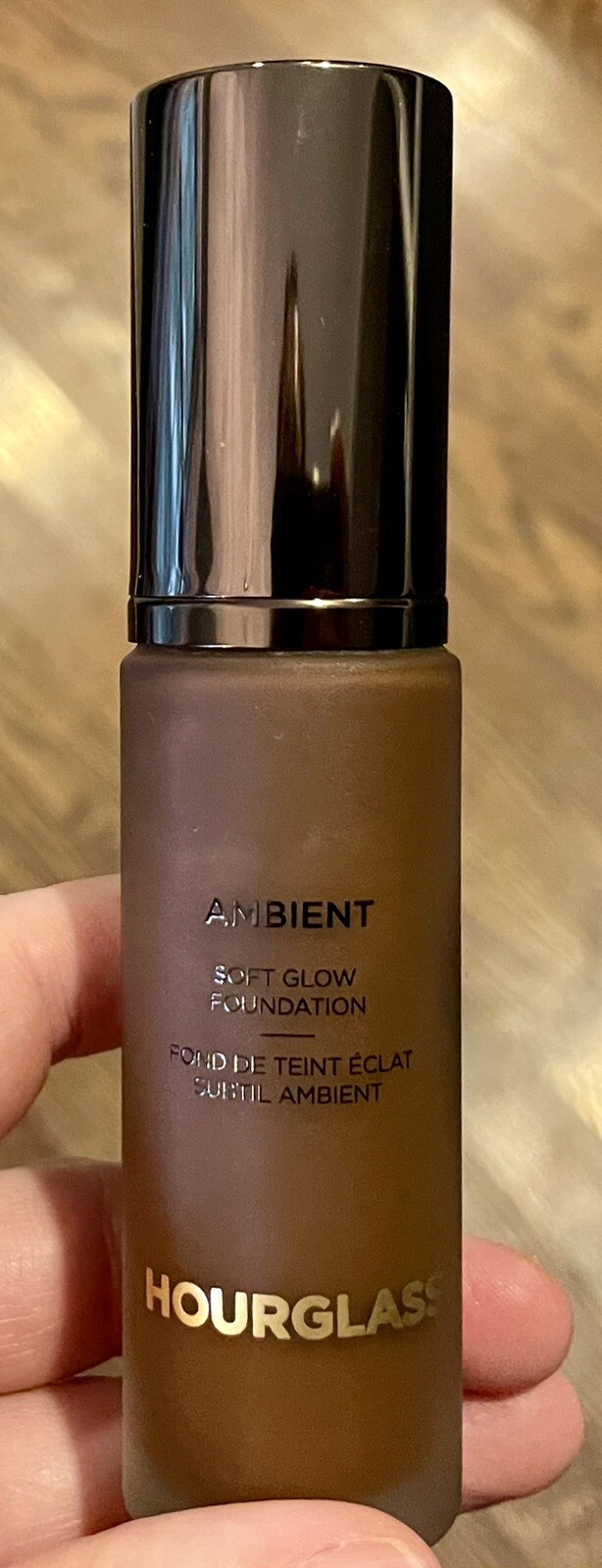 Color 17 Hourglass Ambient Soft Glow Foundation 17 new no box