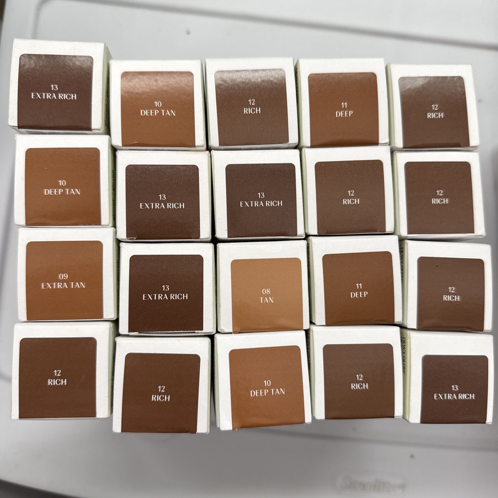 New BUNDLE 20 Lot HUDA BEAUTY GloWish Multidew Skin Tint Foundation 1.35 oz