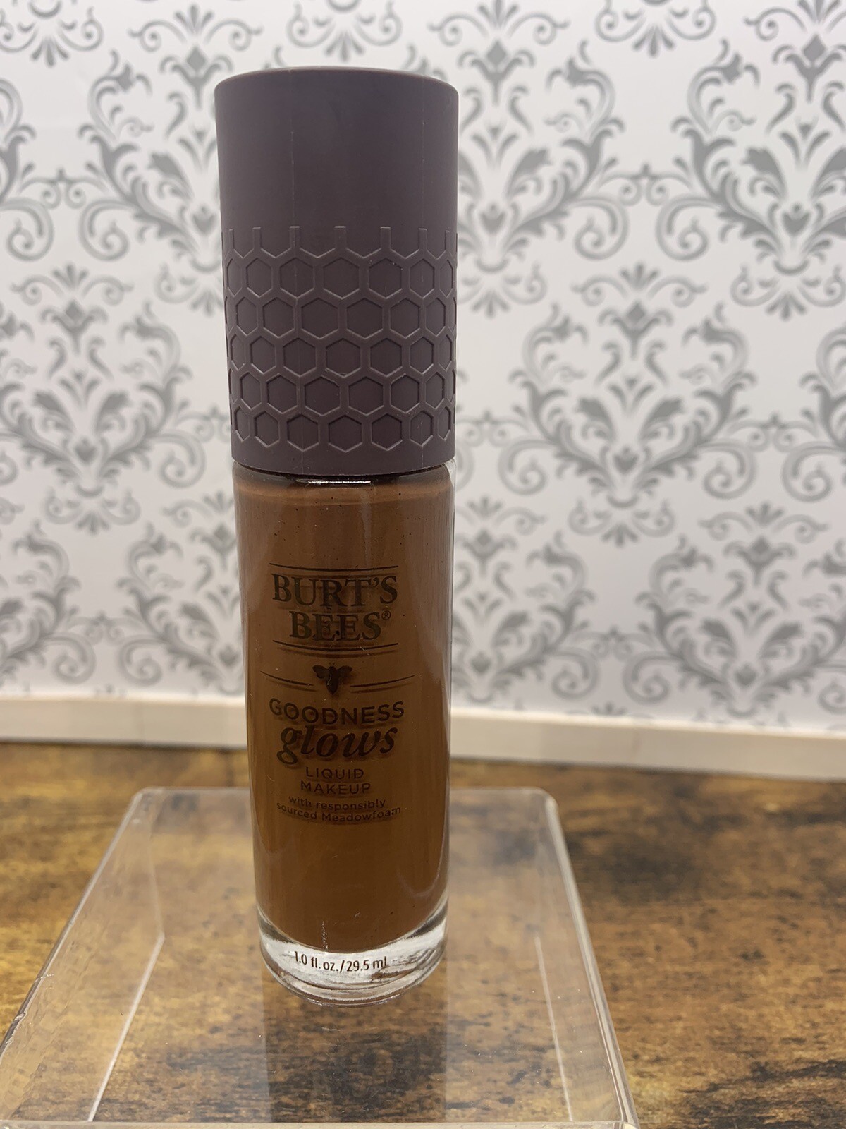 (1) Burt’s Bees Goodness Glows Liquid Makeup #1062 Cocoa FREE SHIPPING