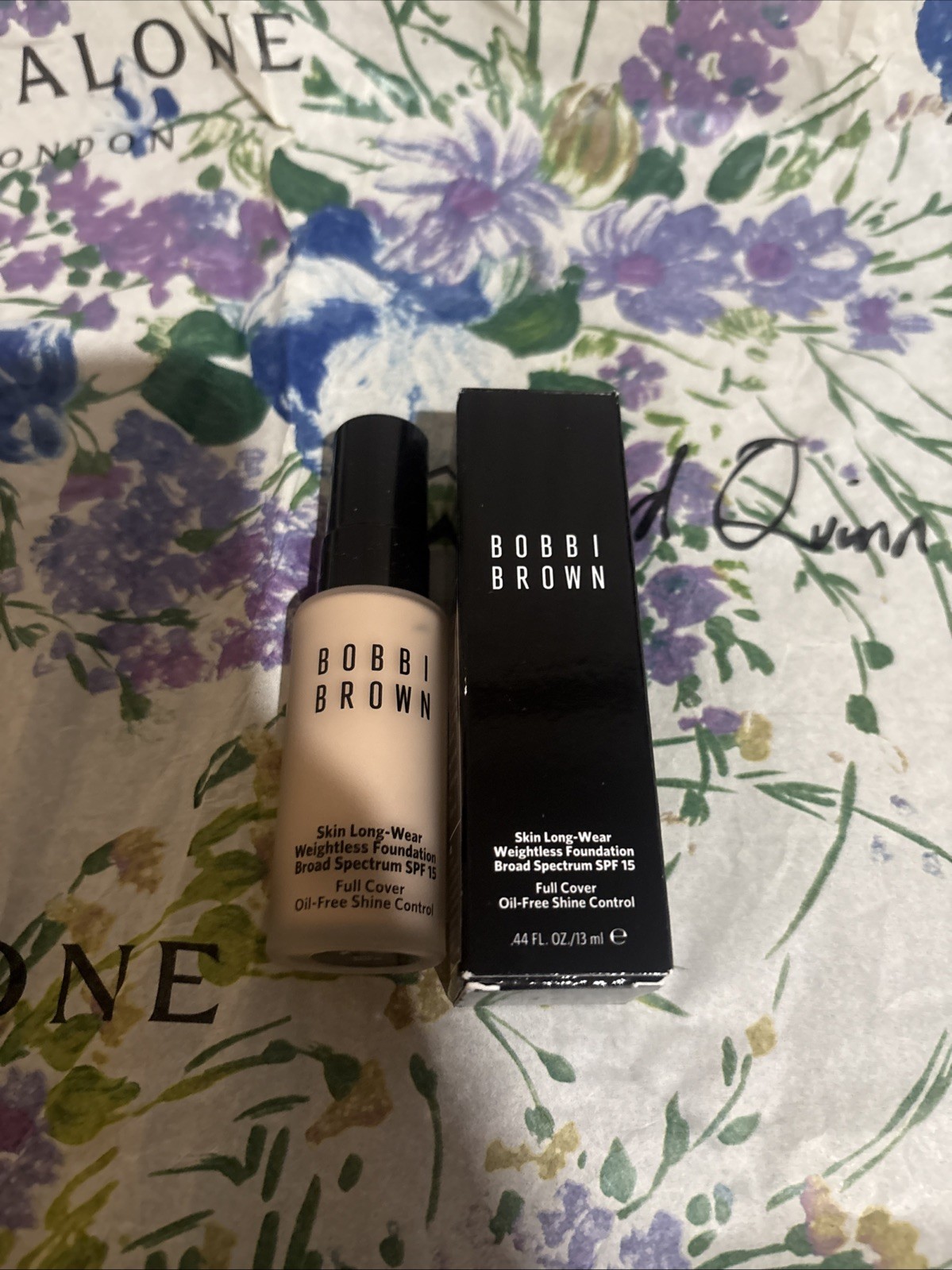 Bobbi Brown Weightless Foundation SPF 15 Oil Free (N-032 Sand) .44oz/13ml NIB