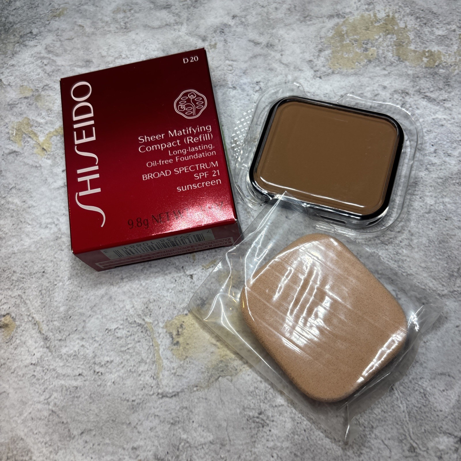 NIB SHISEIDO SHEER MATIFYING COMPACT (Refill With Sponge) D20 RICH BROWN 0.34 OZ