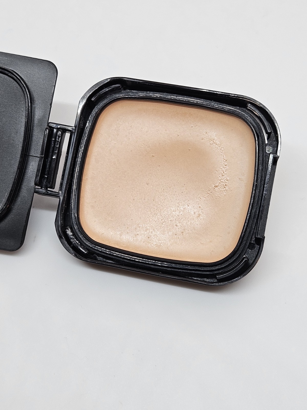 NARS Radiant Cream Compact Foundation Refill LIGHT 4 DEAUVILLE 0.42oz