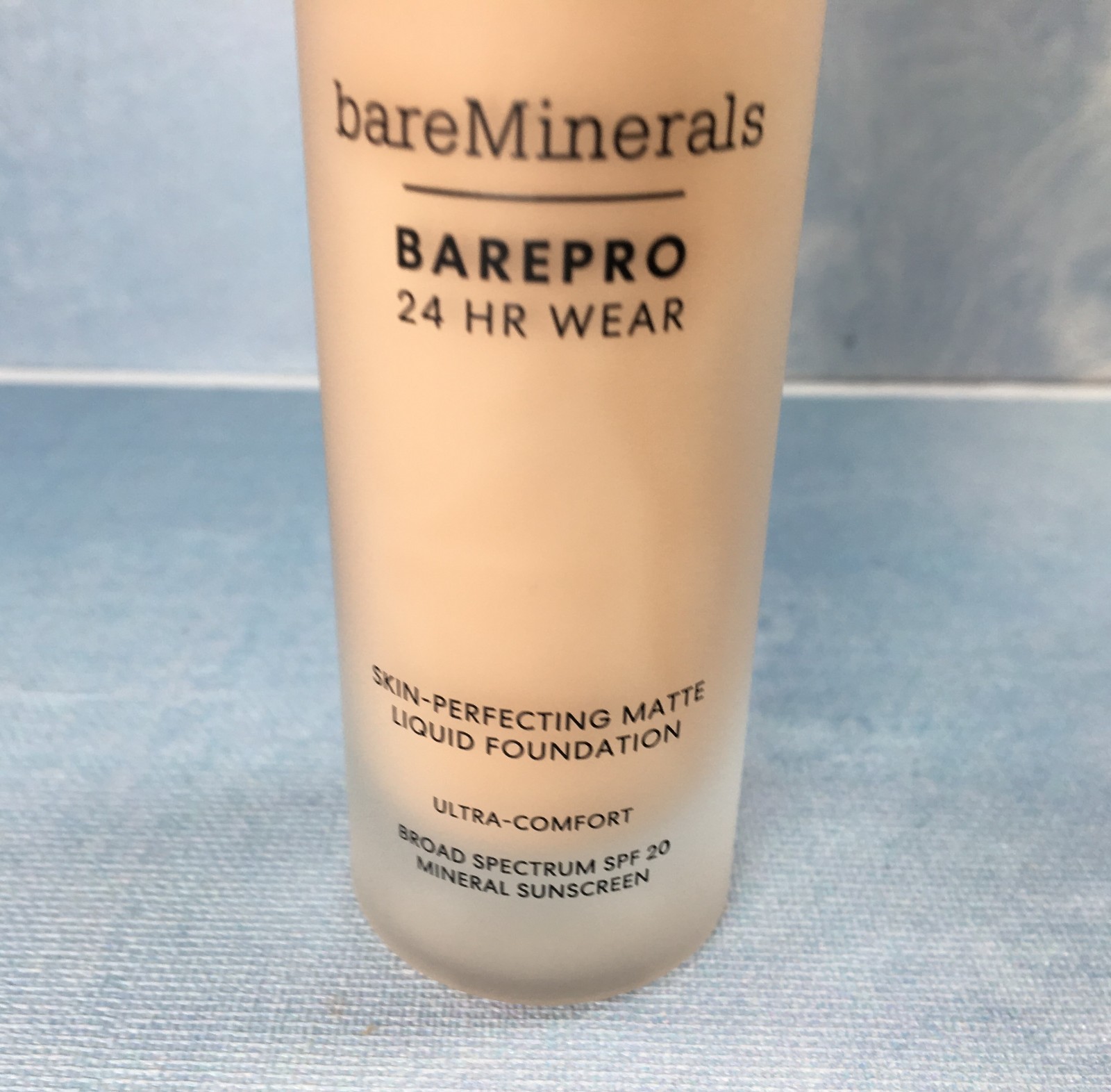bareMinerals BarePro Liquid Foundation Light 21 Cool, 1 oz, SPF 20, 7/2026