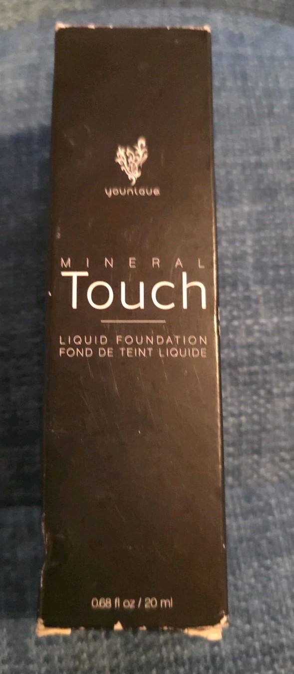 Younique Mineral Touch Liquid foundation VELVET 0.68 fl oz NEW