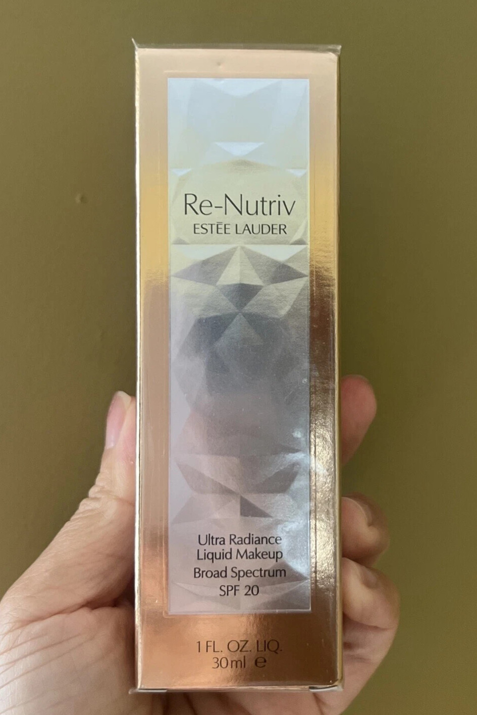 Estee Lauder Re-Nutriv Ultra Radiance Liquid Makeup SPF 20~1 oz – 8N1 Espresso