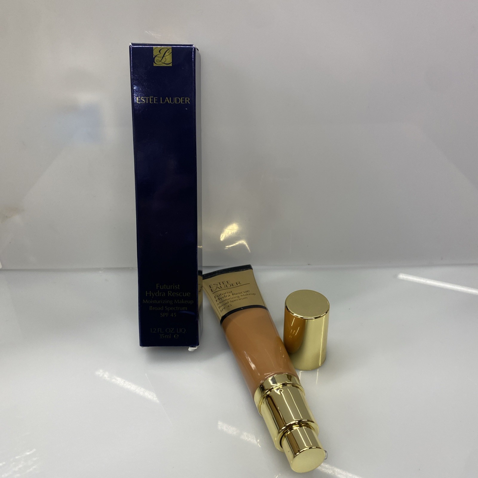 Esteé Lauder -Futurist Hydra Rescue Foundation -Amber Honey 5N2 -1.2 Fl Oz