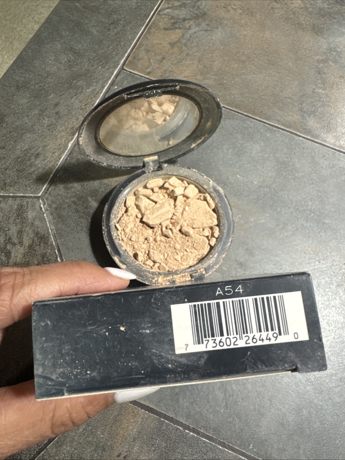 MAC Studio Fix Powder Plus Foundation – NW18. Original Formula, It’s Cracked A54