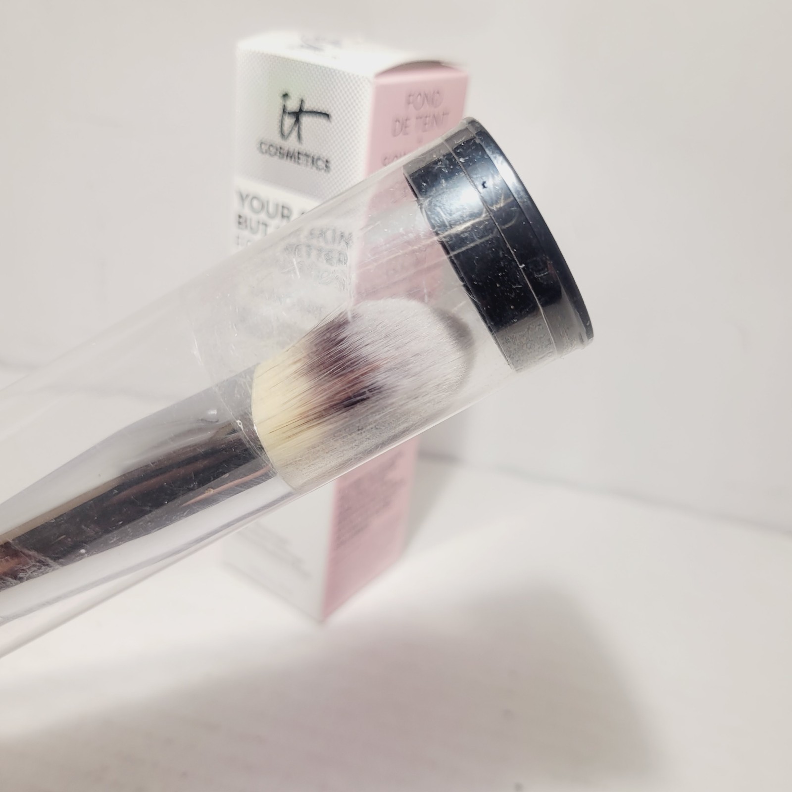 it Cosmetics Foundation + Skincare Light Cool 20 & Liquid Foundation Brush