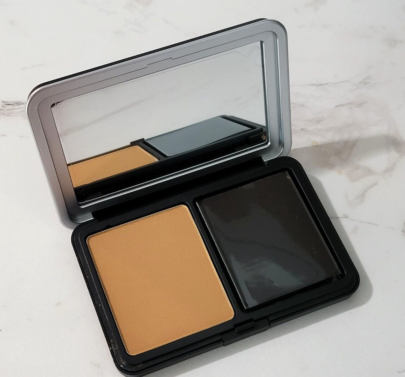 Make Up For Ever Matte Velvet Skin Blurring Foundation – Y405 – golden honey