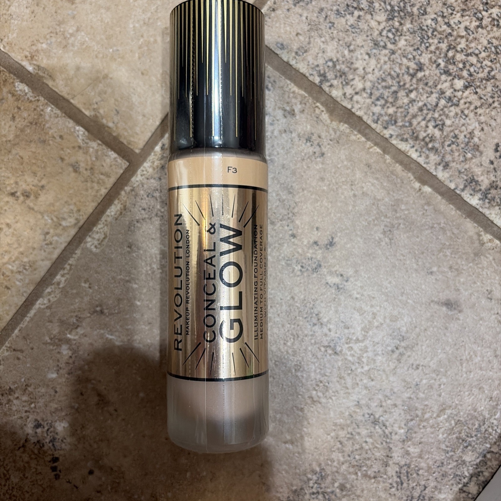 Revolution Conceal & Glow F14.2 Illuminating Foundation Medium To Full Coverage