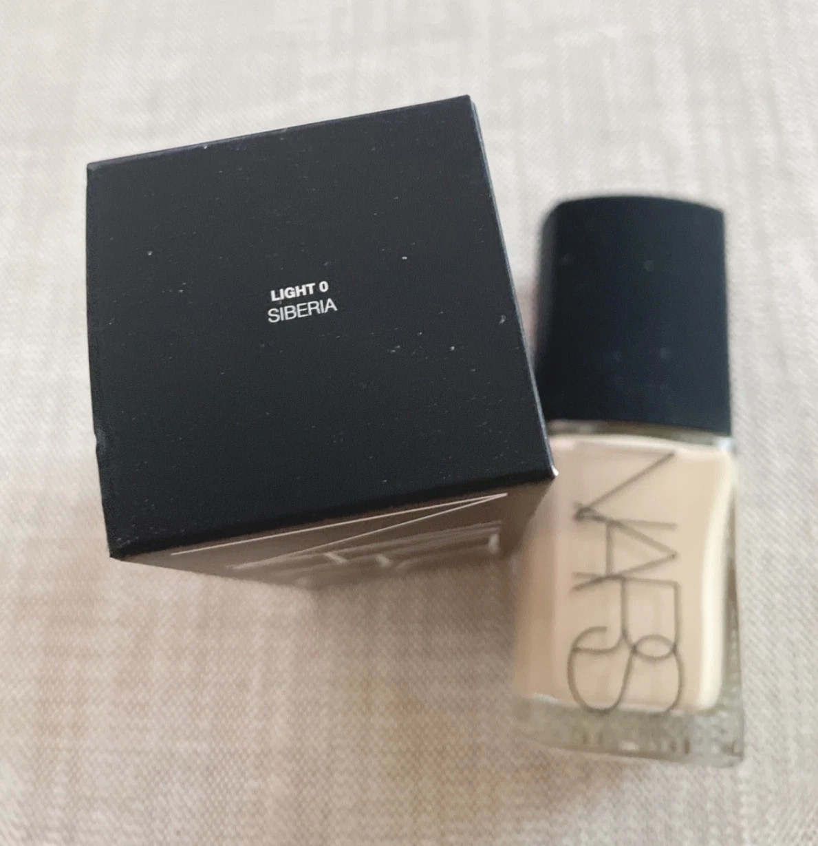 NARS Sheer Glow Foundation, SIBERIA / COPENHAGEN / SAHEL