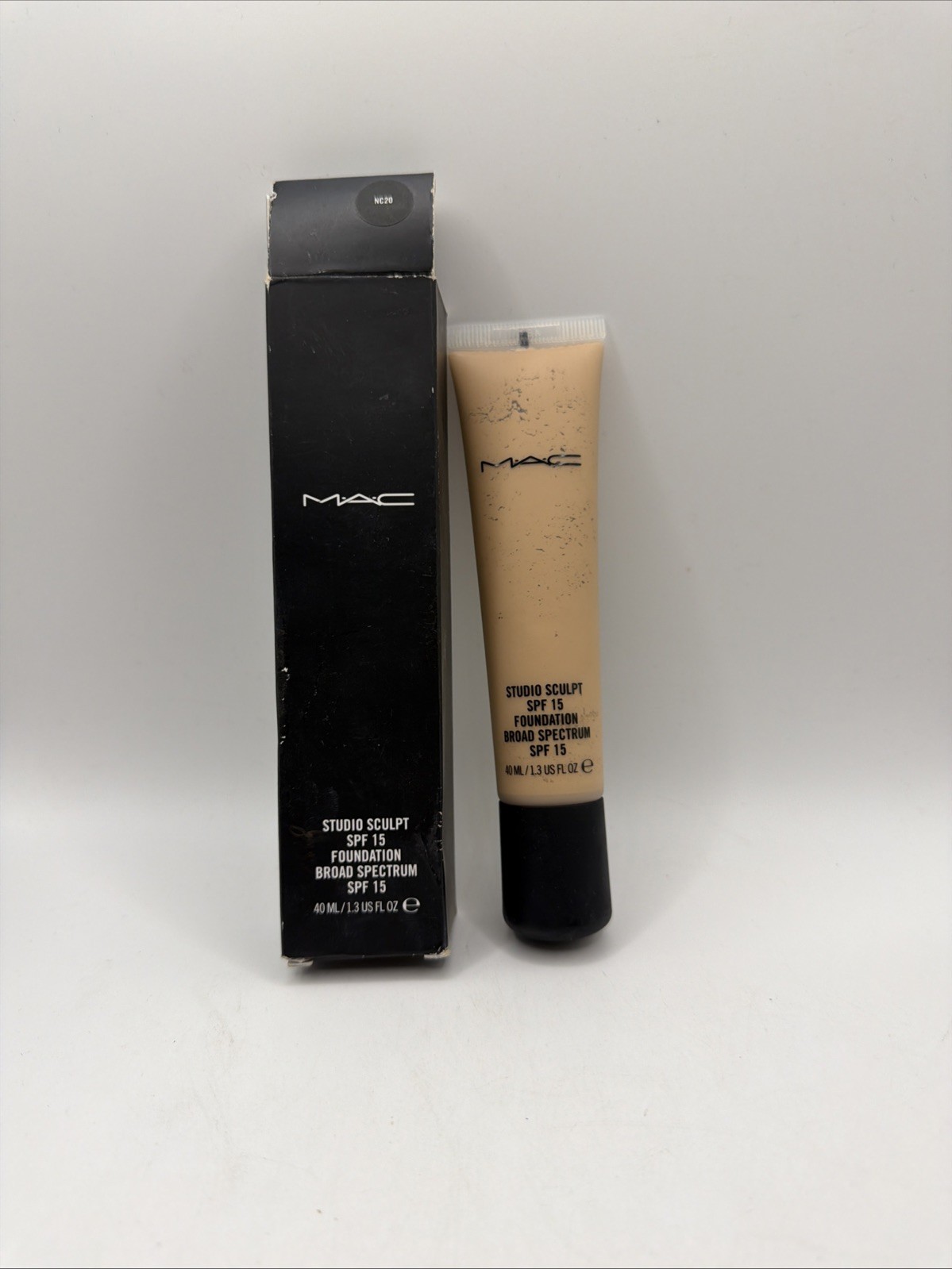 MAC STUDIO SCULPT SPF15 FOUNDATION 40ML /1.3 Oz 100% AUTHENTIC NC20
