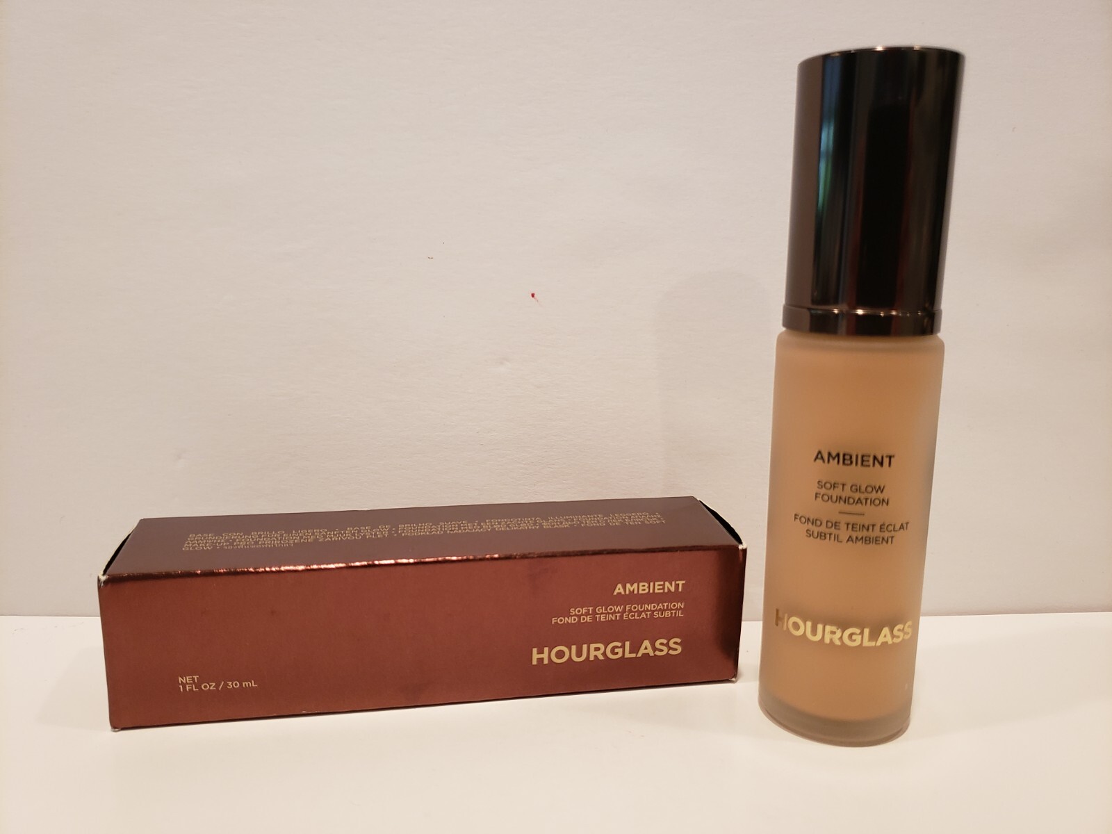Hourglass ~ Ambient Soft Glow Foundation ~ 5.5 ~ NIB