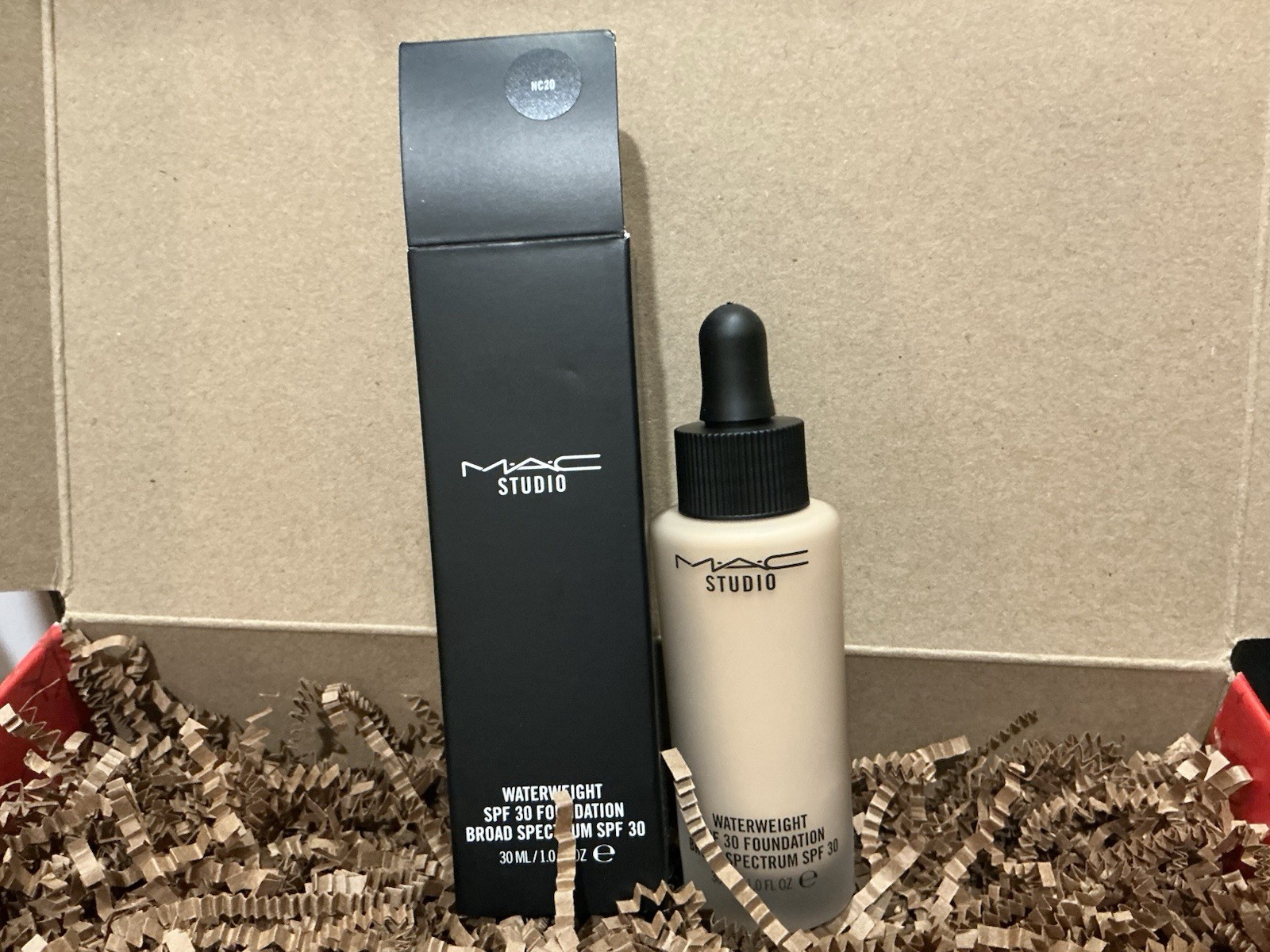 MAC Studio Waterweight SPF30 Foundation Shade NC20 1oz. 🎈Buy More And Save