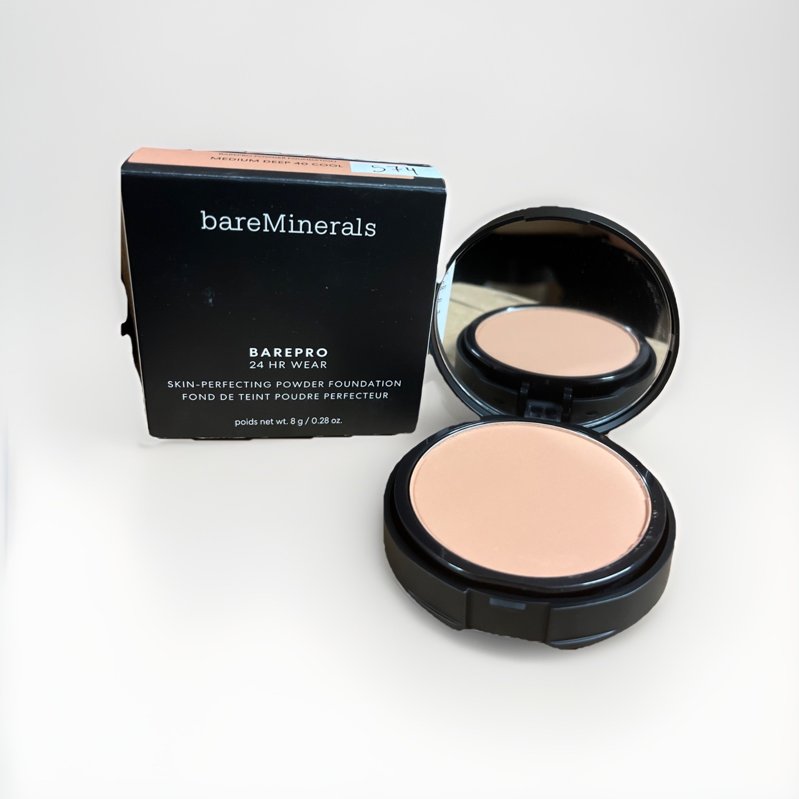 bareMinerals MEDIUM DEEP 40 COOL Barepro 24hr Perfecting powder Foundation.