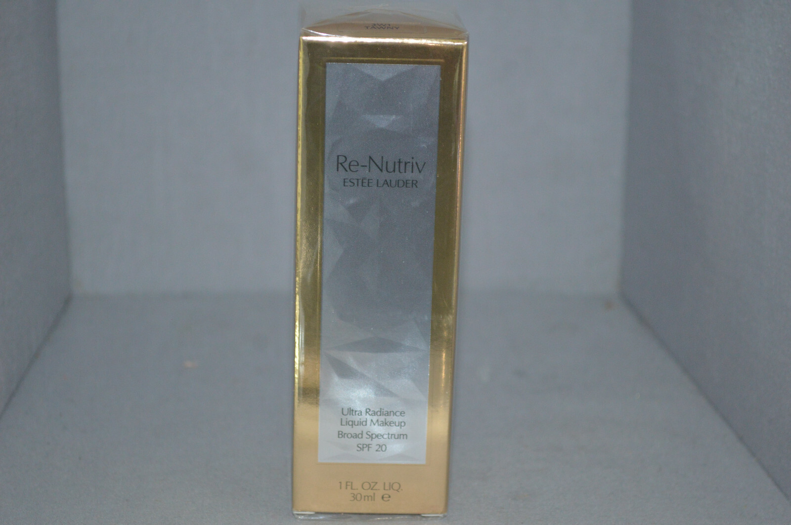 Estee Lauder Re-Nutriv Ultra Radiance Liquid Makeup 6W1 Sandalwood 1oz New Boxed