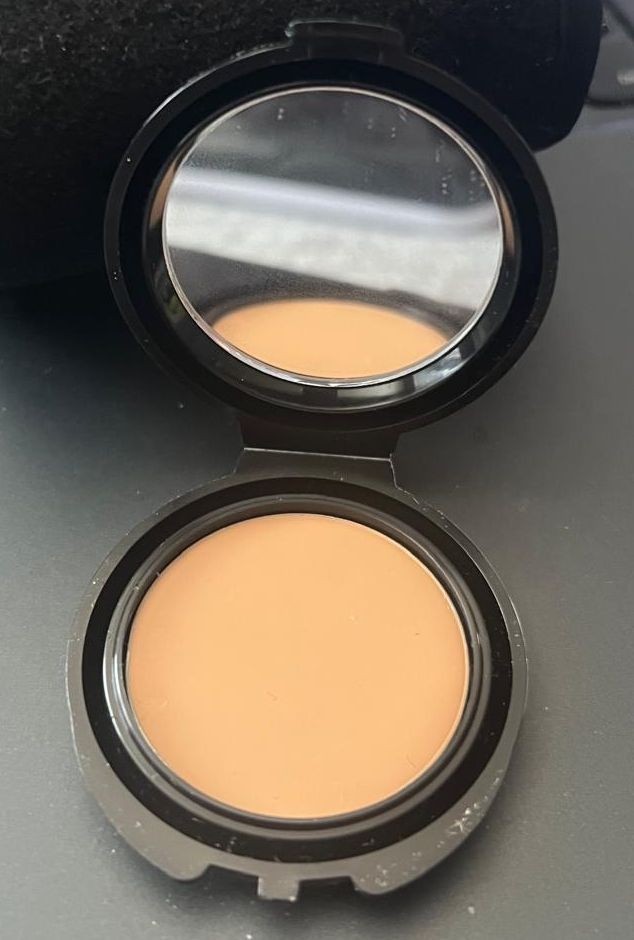 Bobbi Brown Oil-free Even Finish Compact Foundation ~ 2.5 Warm Sand
