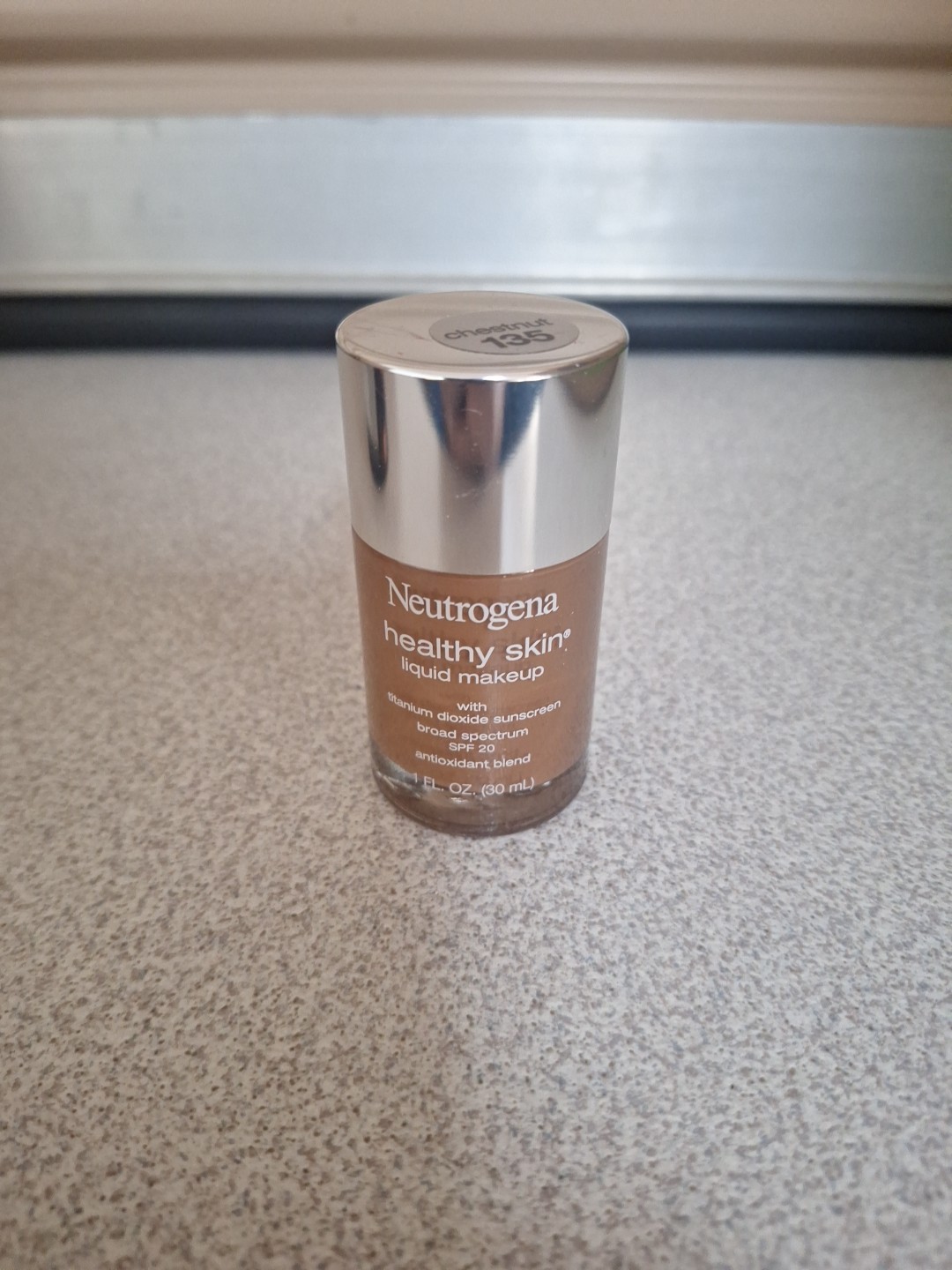Neutrogena Healthy Skin Liquid MakeUp Foundation # 135 Chestnut
