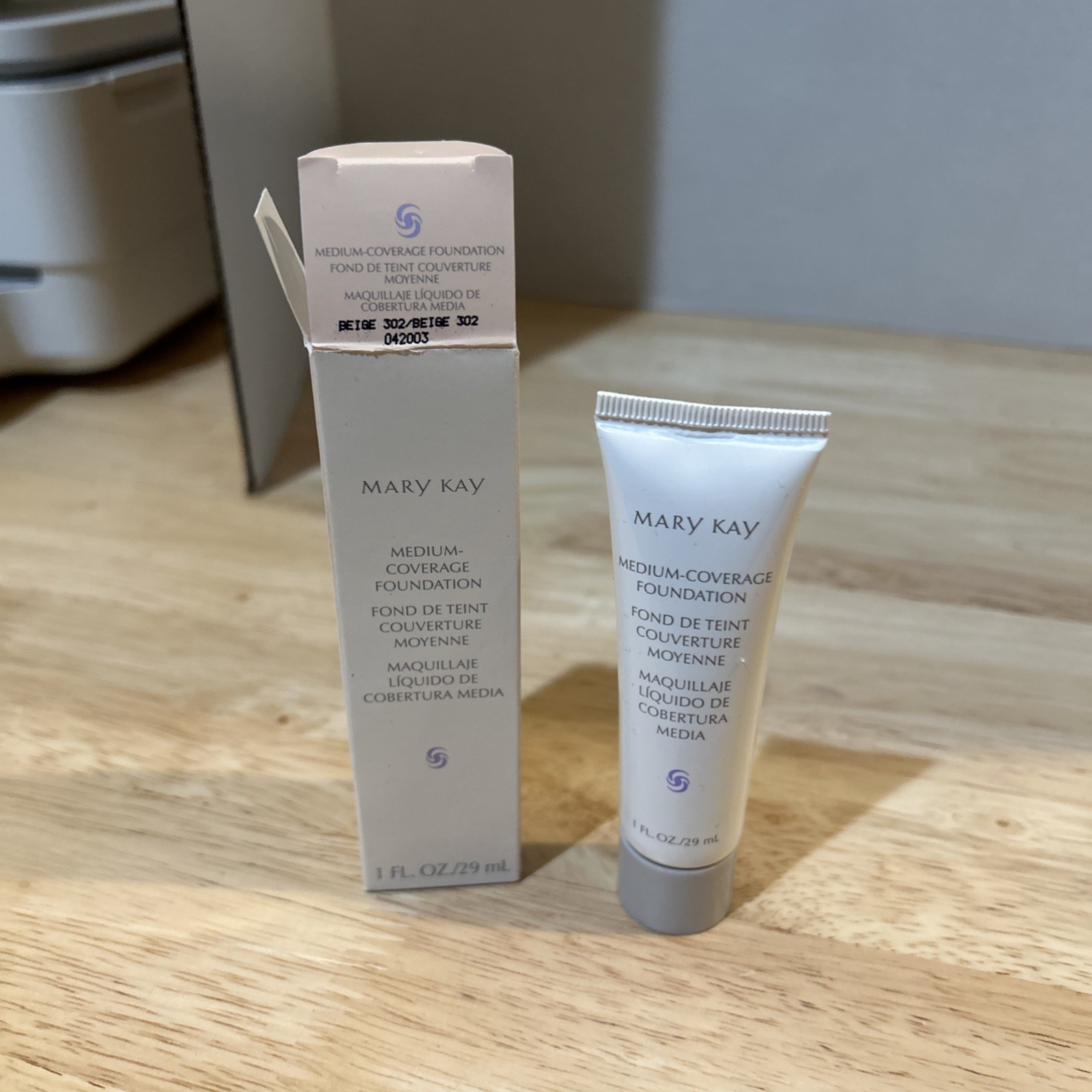 Mary Kay Medium Coverage Foundation 1 Fluid Oz Beige 302 New 042003 Boxed