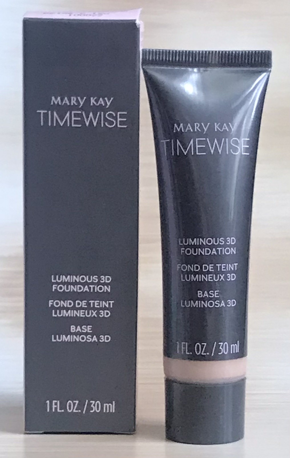 New In Box Mary Kay Timewise Luminous 3D Foundation Beige C 120 Full Size