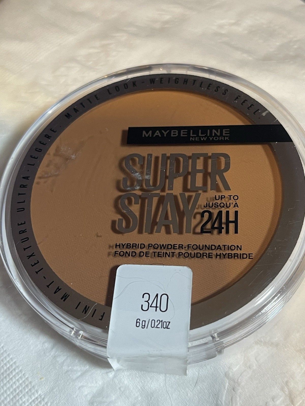 Maybelline New York Super Stay Up to 24HR Hybrid Powder-Foundation in shade 340.