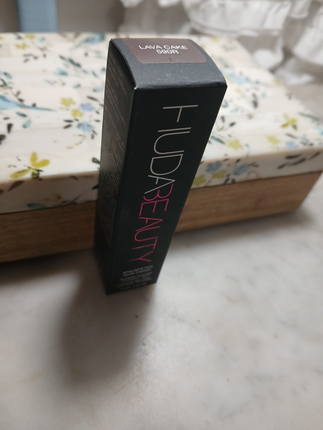 Huda Beauty #FauxFilter SKIN FINISH Foundation Stick – Lava Cake 590R
