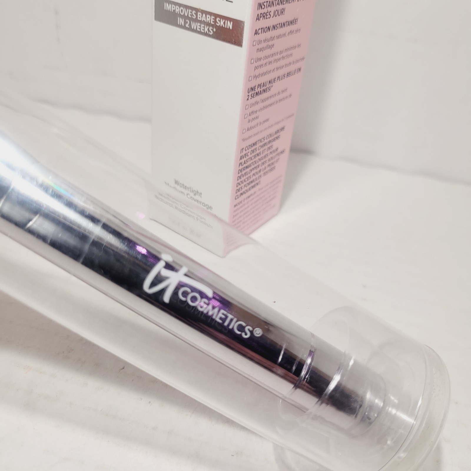 it Cosmetics Foundation + Skincare Light Cool 20 & Liquid Foundation Brush