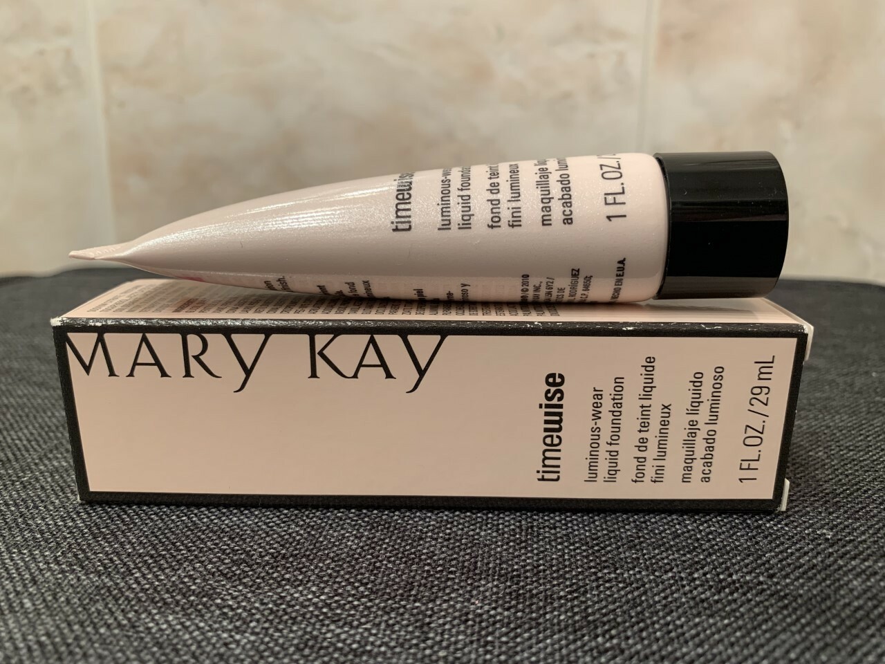 MK TIMEWISE LUMINOUS WEAR LIQUID FOUNDATION SHADE: IVORY 5, DISCONTINUED 1 Left
