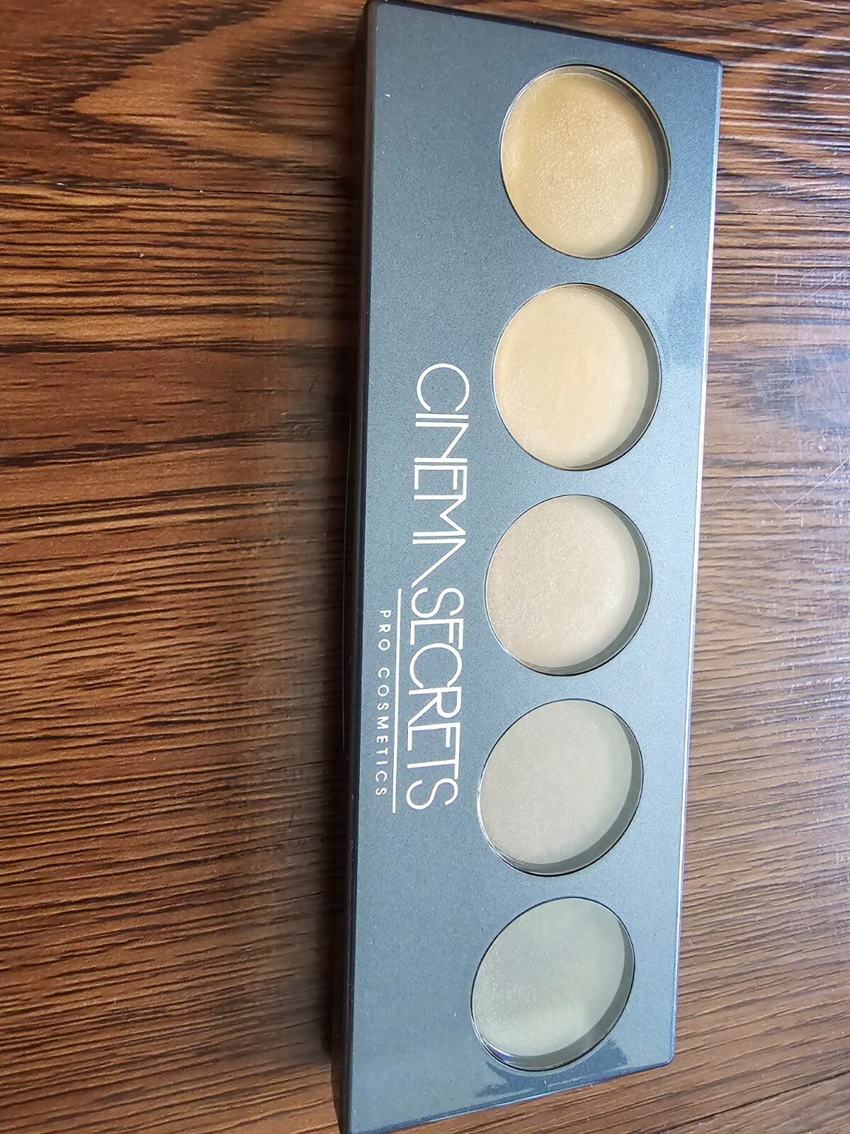 CINEMA SECRETS Ultimate Foundation 5-in-1 Pro Palette 200,300 and 400 SERIES