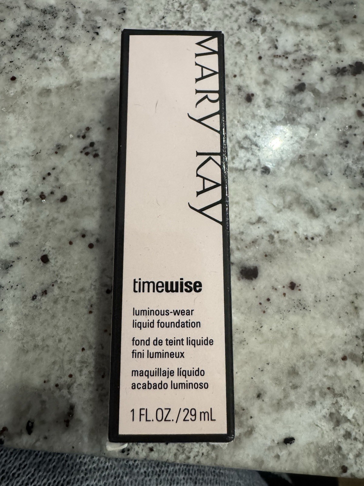 Mary Kay Timewise Luminous-Wear Liquid Foundation Beige 2 1 fl oz / 29 mL 038705