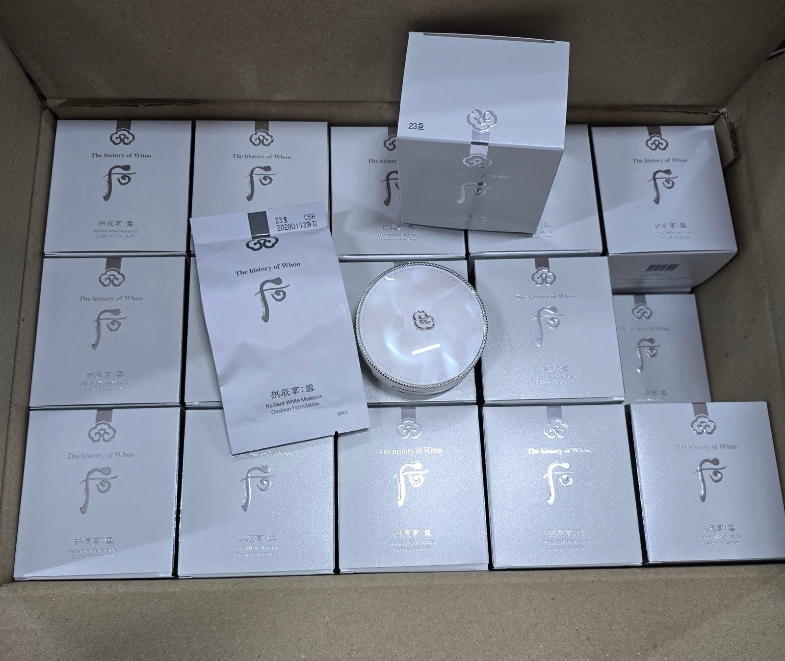 The History of Whoo Gongjinhyang Seol Radiant White Moisture Cushion Set #23