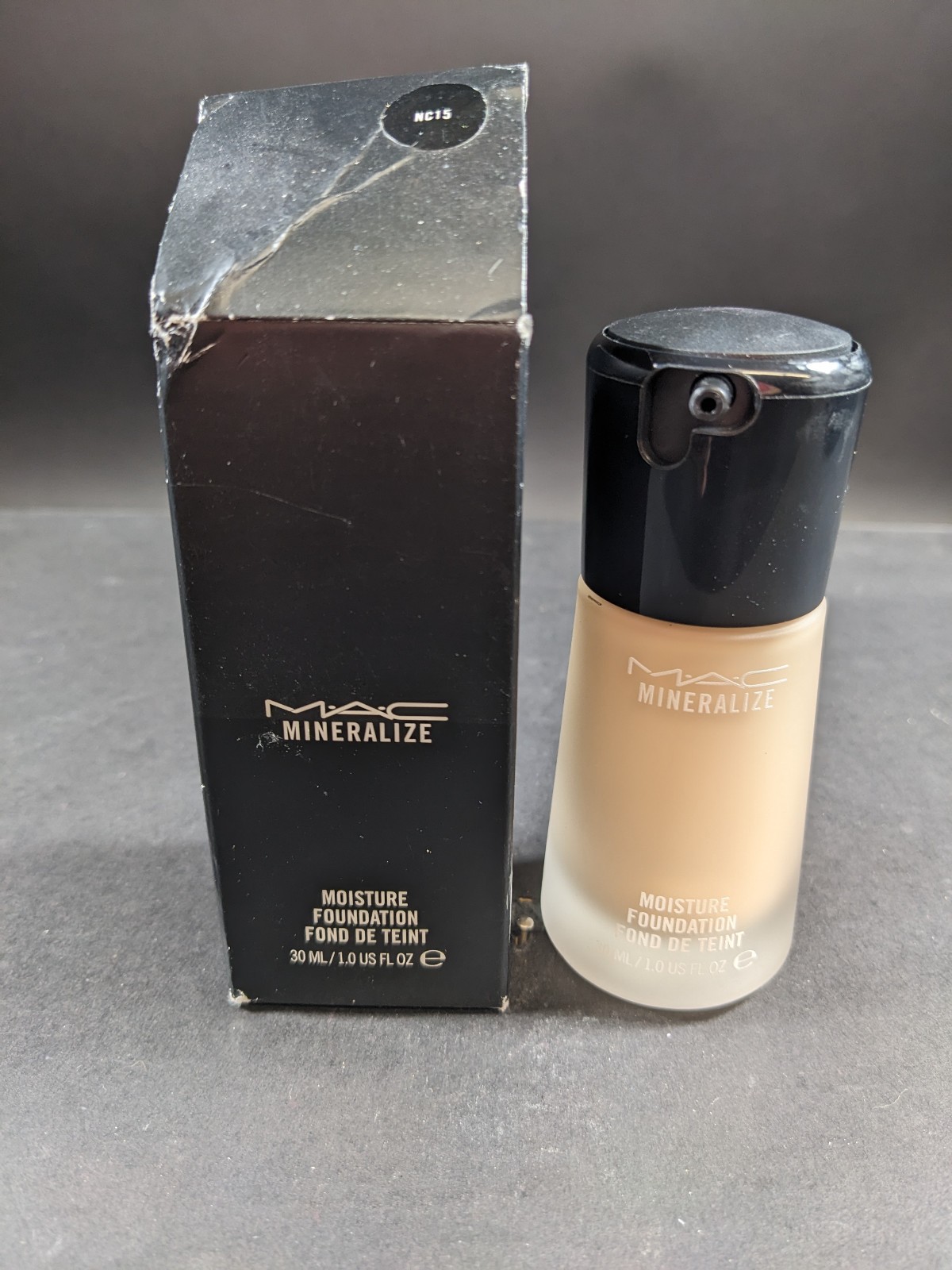 *DAMAGED BOXES* MAC MINERALIZE MOISTURE FOUNDATION – NC15 (B68) – BNIB