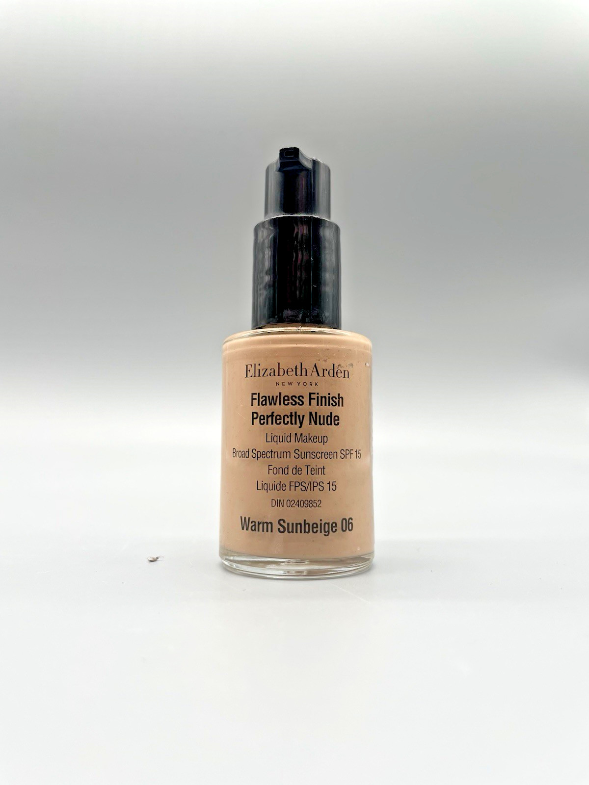 Elizabeth Arden Flawless Finish Perfectly Nude – Warm Sunbeige 06 – 1 oz NWOB