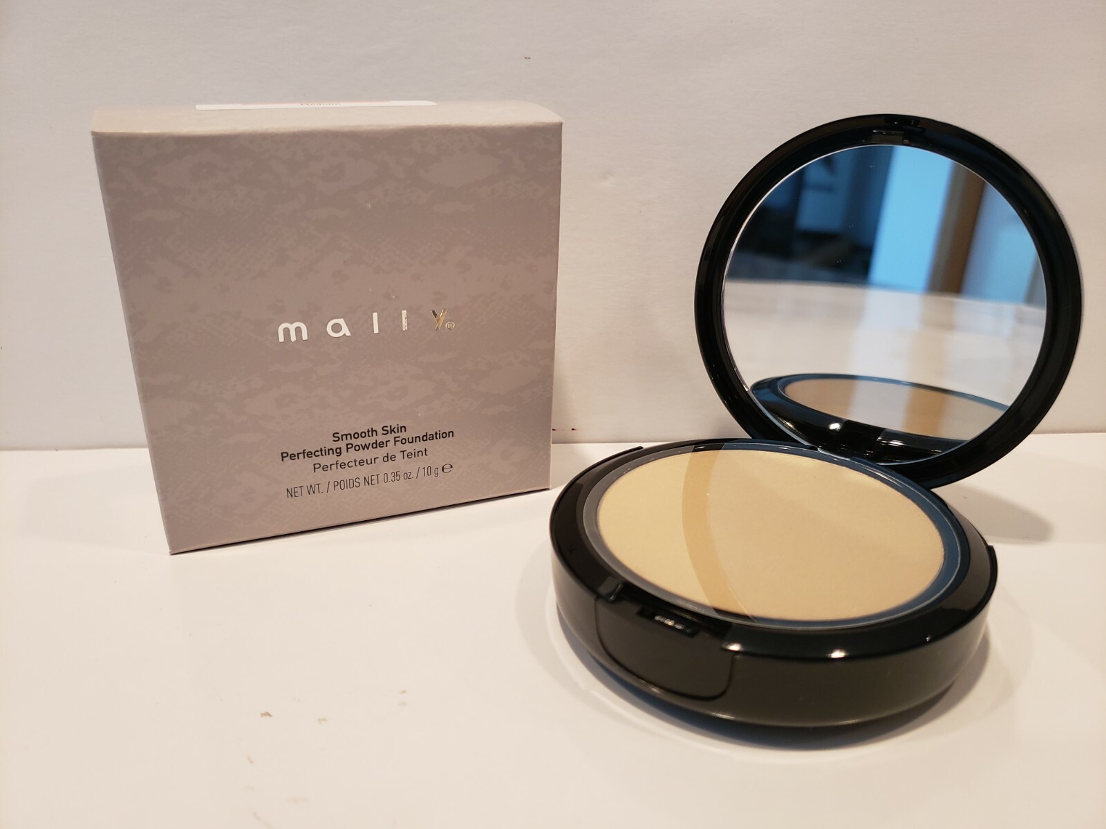 Mally- Smooth Skin Perfecting Powder Foundation – Medium – 0.35 Oz – NIB