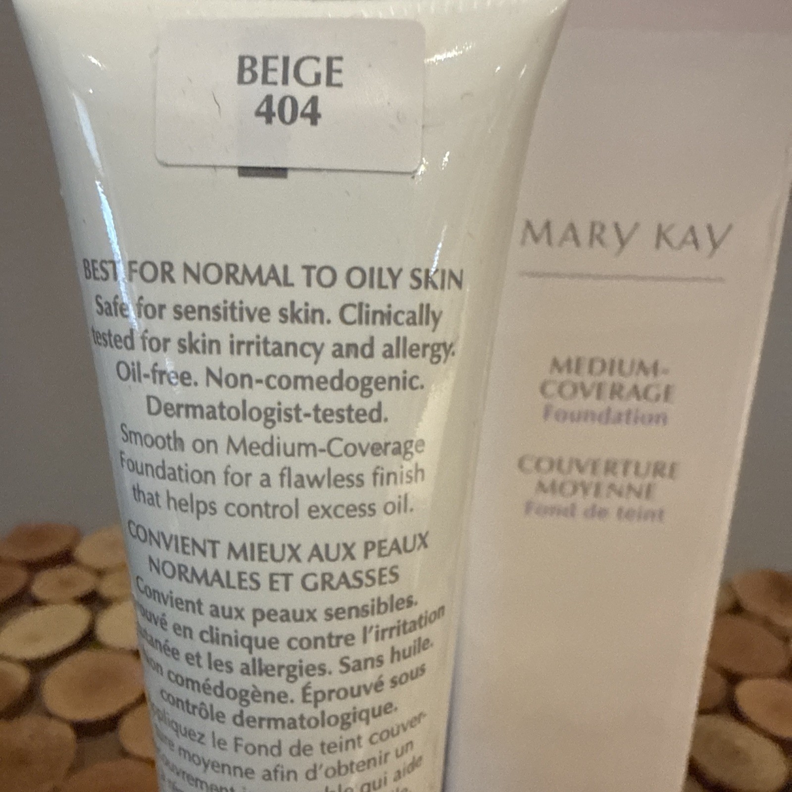 MARY KAY Medium-Coverage Foundation Beige 404 Liquid 1 fl oz. 356900 Gray Cap