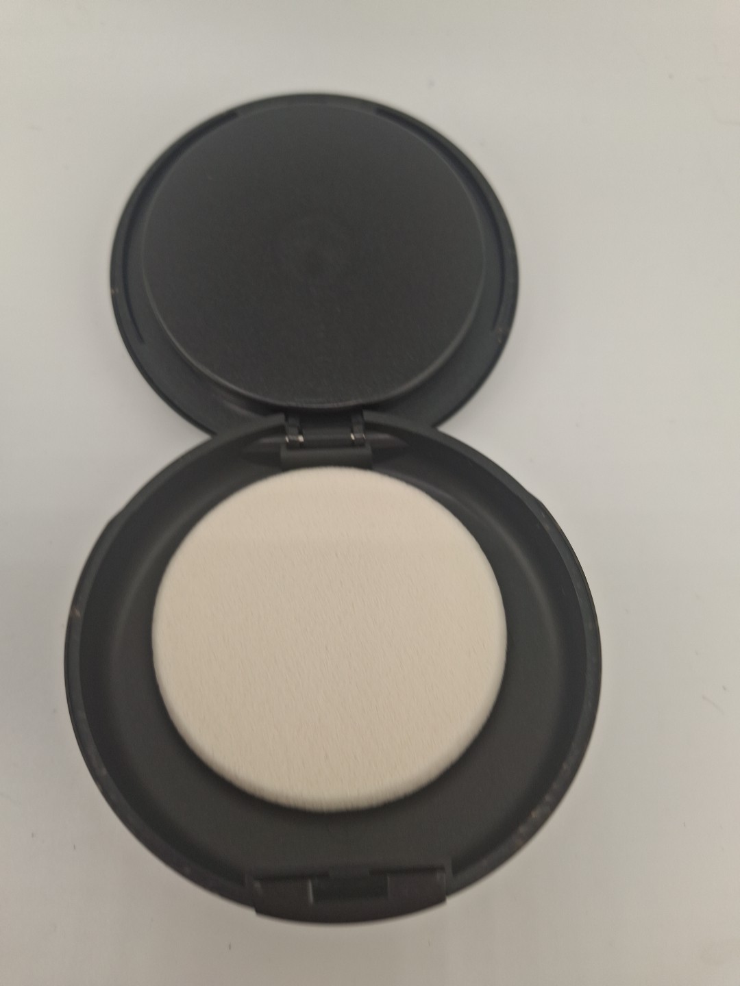 MAC Studio Fix Powder Plus Foundation NW 40 .52 oz / 15 g Original / Old Formula
