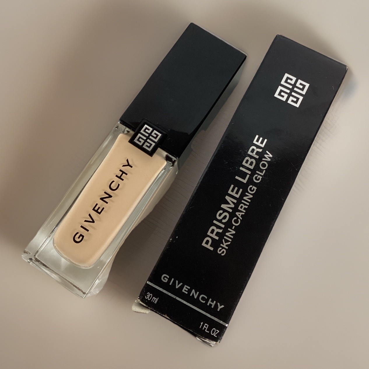 Givenchy Prisme Libre Skin Caring Glow Foundation 1-N95, 1oz AS PICTURED, NEW